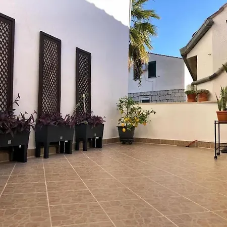 Hébergement de vacances House In Varos *
